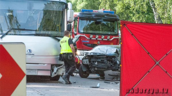 Wypadek z udziałem trzech pojazdów